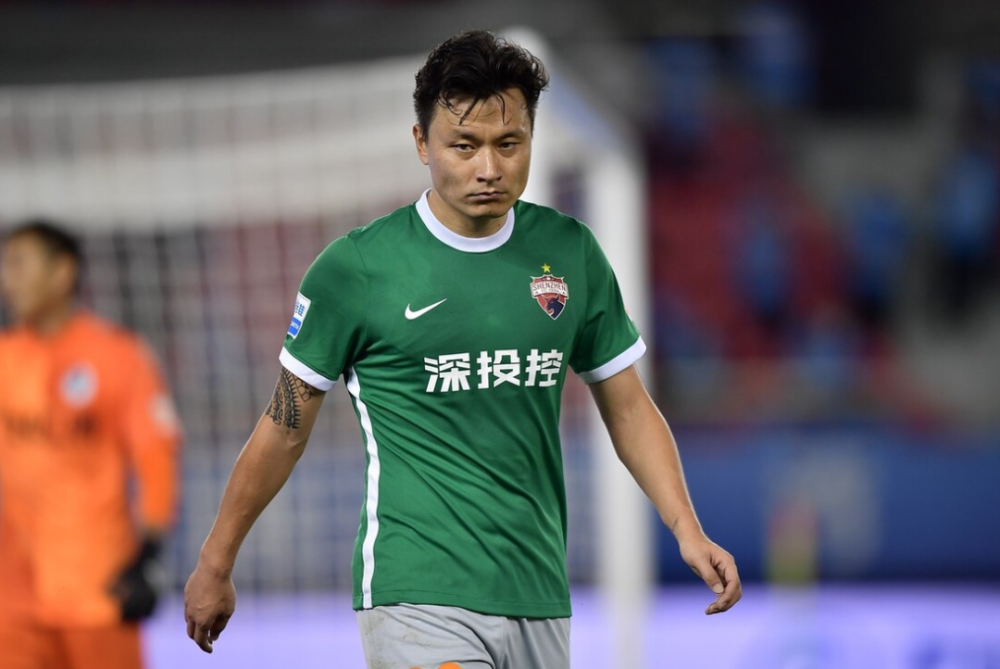 西甲十人巴萨00加的斯遭两连平